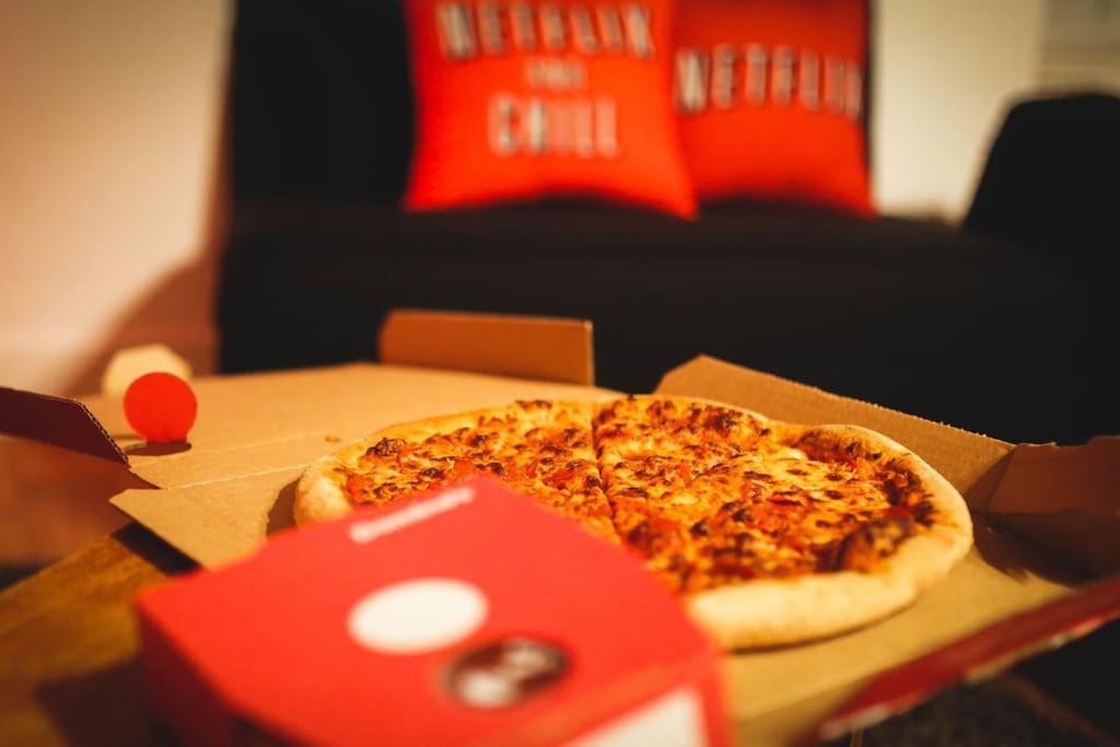 Games And Movies Lounge 7 Bed City Centre Apartment Newcastle Upon Tyne Kültér fotó